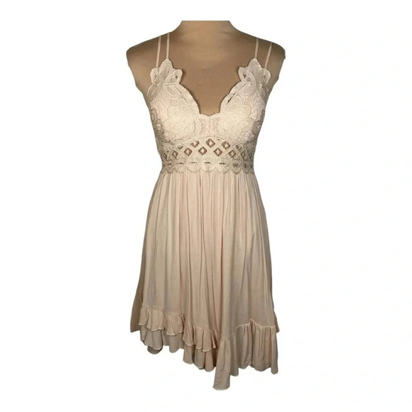 ⭐️ NWT ⭐️ WISH LIST Scalloped Lace Bralette Mini Dress Medium - Picture 2 of 8